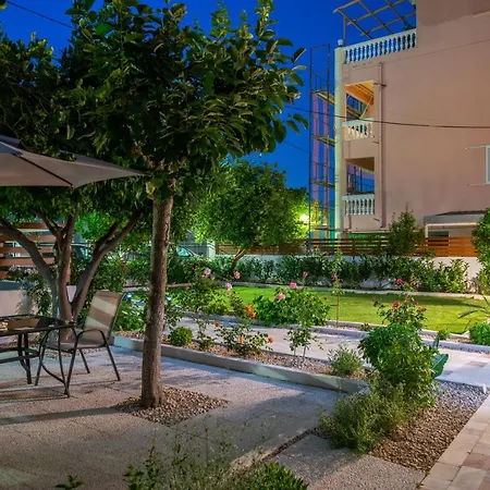 Monte Smith Luxury Garden With Parking 公寓 *
