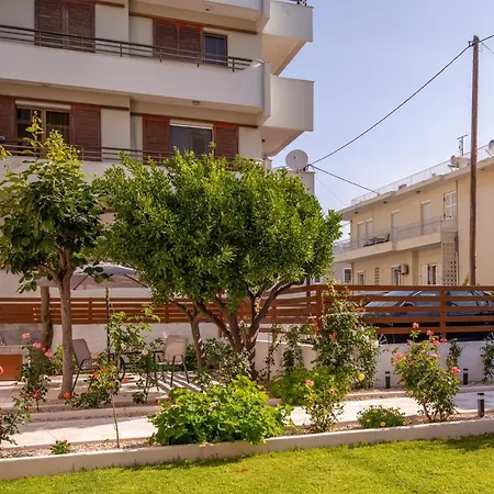 아파트 Monte Smith Luxury Garden With Parking Rhodes City