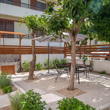 公寓 Monte Smith Luxury Garden With Parking *