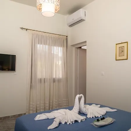 Monte Smith Luxury Garden With Parking Apartament *