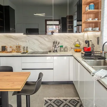 Monte Smith Luxury Garden With Parking Rhodes City