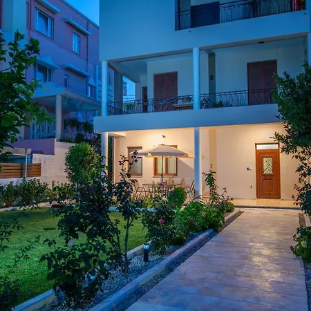 Monte Smith Luxury Garden With Parking