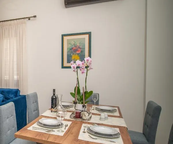 Monte Smith Luxury Garden With Parking Daire *