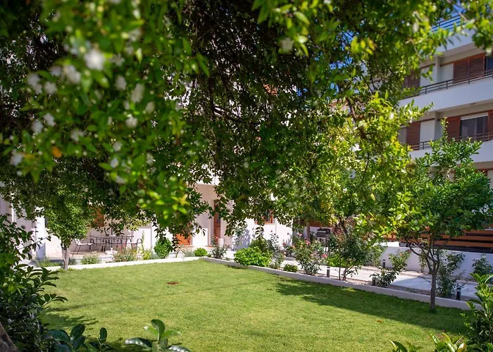 Monte Smith Luxury Garden With Parking Rhodes City