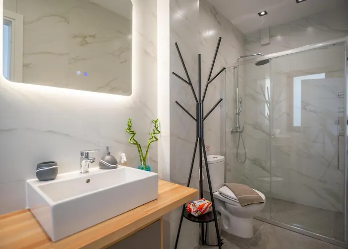 Monte Smith Luxury Garden With Parking Daire