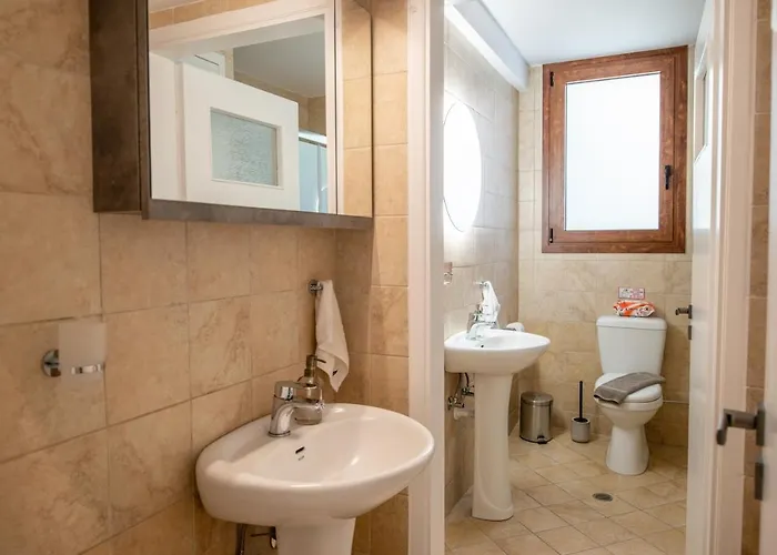 Monte Smith Luxury Garden With Parking Daire