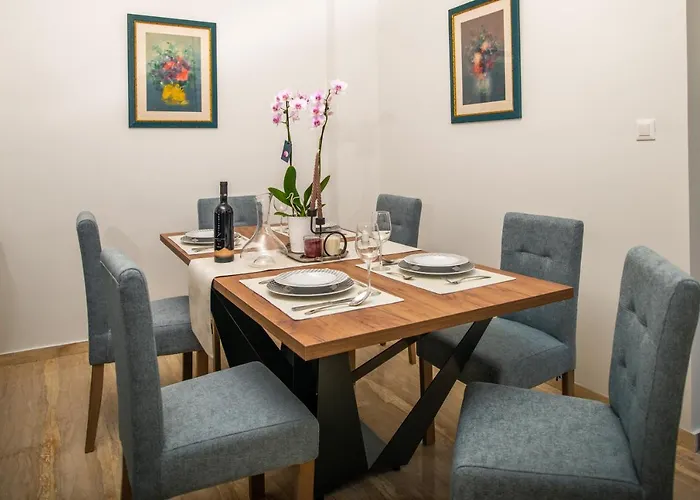 Monte Smith Luxury Garden With Parking Daire *