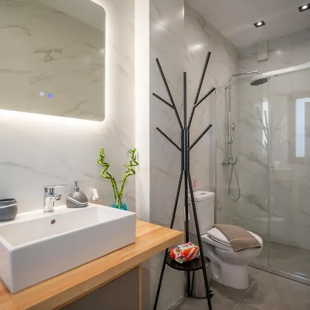 Monte Smith Luxury Garden With Parking Διαμέρισμα